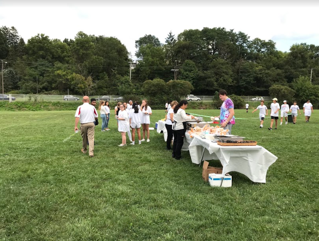 Freshmen Celebrate at Tailgate!